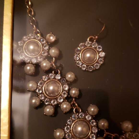 Cubic zirconia earrings and necklaces set - Picture 2 of 2